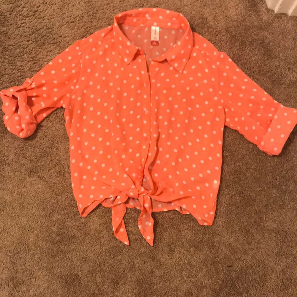 Polka dot button down 😍😍😍